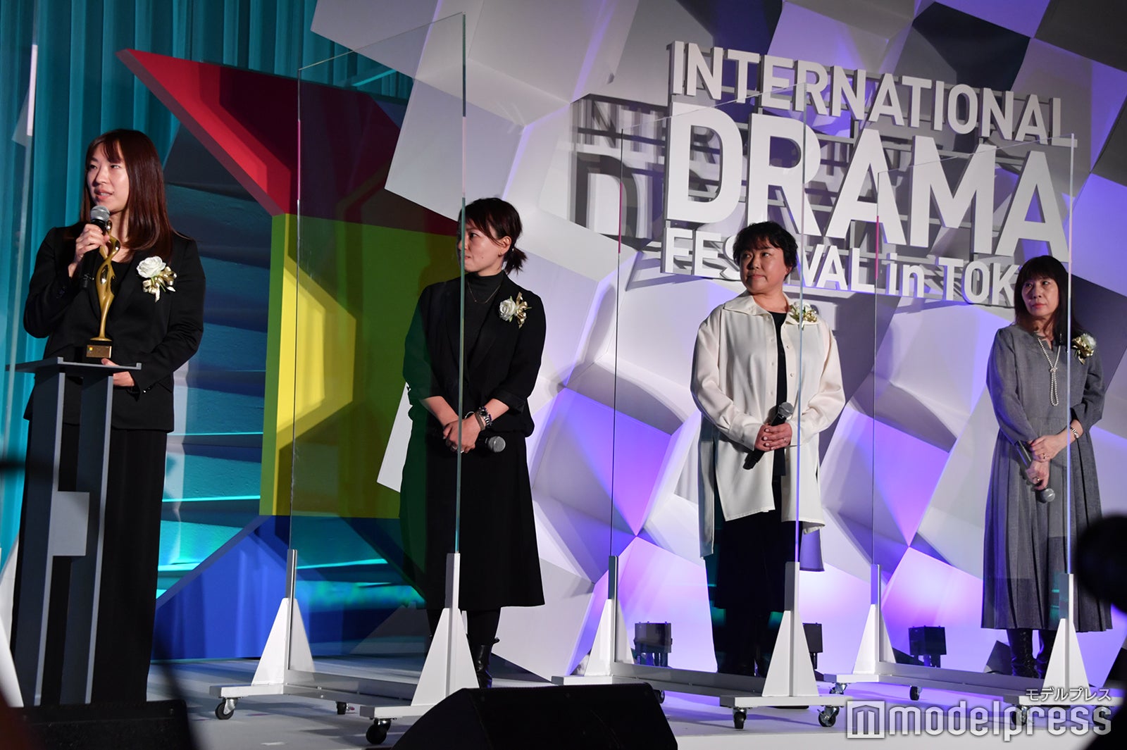 『最愛』制作陣／新井順子プロデューサー、塚原あゆ子監督、脚本の奥寺佐渡子氏、清水由佳子氏 （C）モデルプレス