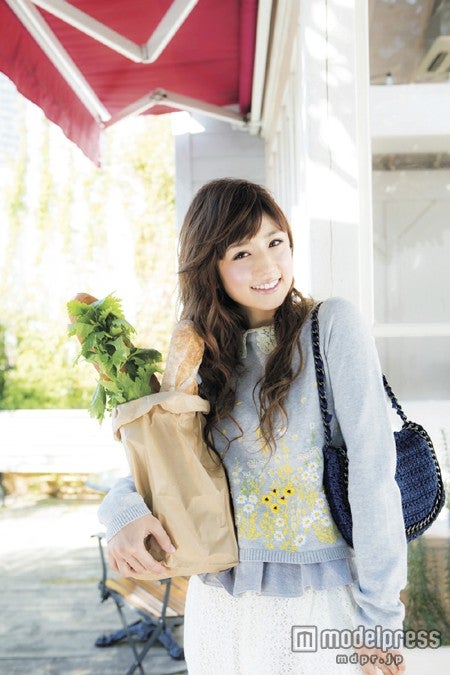 小倉優子／「mamagirl」春号より／画像提供：エムオン・エンタテインメント