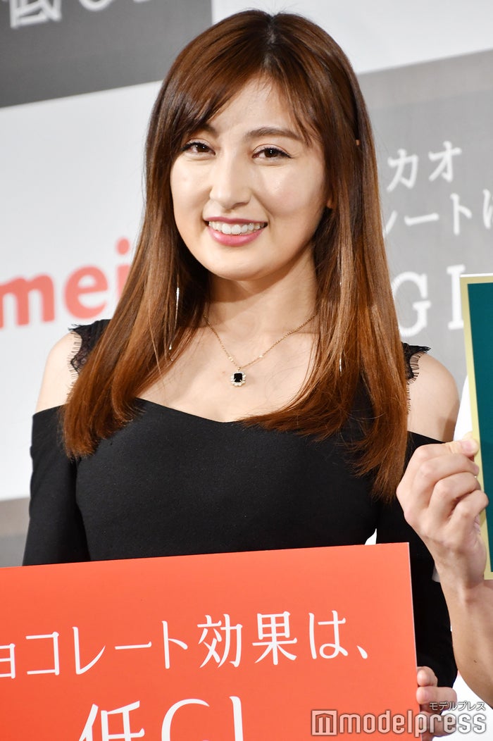 熊田曜子 色気たっぷり ランジェリーで圧巻スタイル 3児の母とは思えない と絶賛の声 モデルプレス