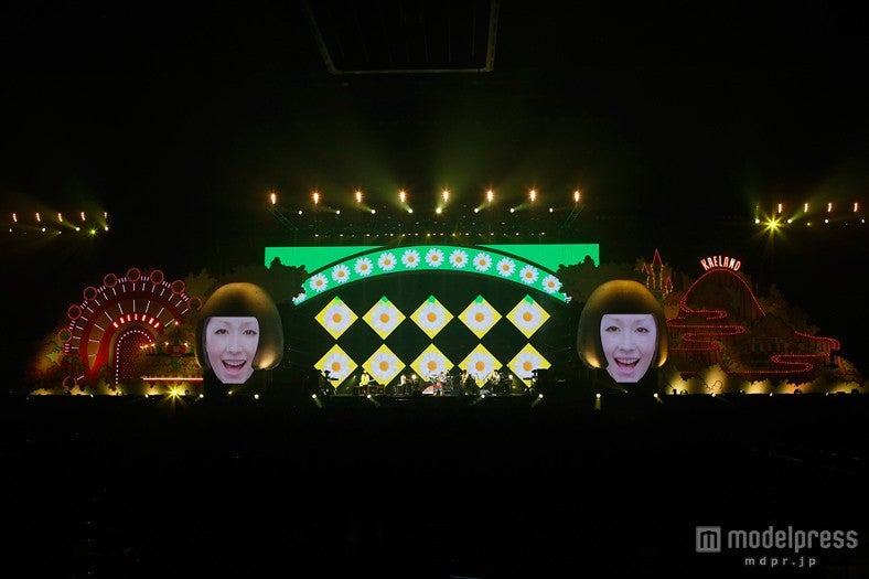 木村カエラ『GO！GO！KAELAND 2014-10years anniversary！-』／ステージの様子（C）川田洋司