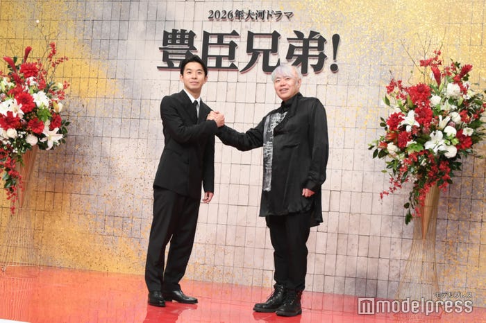 仲野太賀、八津弘幸氏(C)モデルプレス