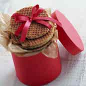 お菓子 アクセサリー 社会人男性が ホワイトデーに彼女にお返ししたいプレゼント モデルプレス お菓子 アクセサリー 社会人男性が ホワイトデーに彼女にお返ししたいプレゼント モデルプレス