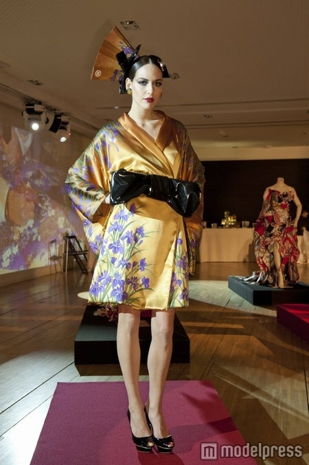 「YUMI KATSURA PARIS 2012 コレクション“YUZEN TODAY”」