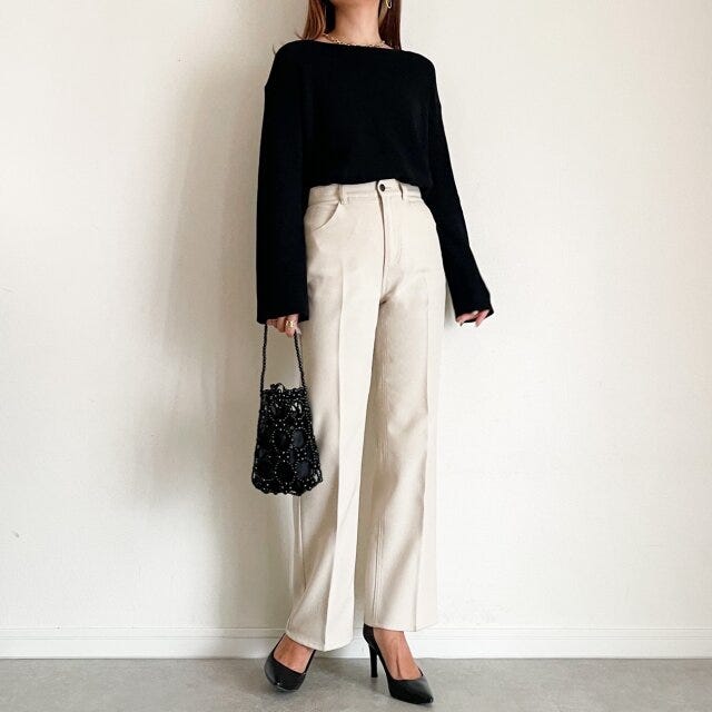 GU　シアーセーター　白スラックスパンツ　コーデ