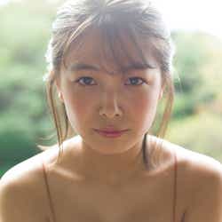 モデルプレス - グラビア界のスーパールーキー・寺本莉緒「週プレ」初登場 迫力バストで魅了