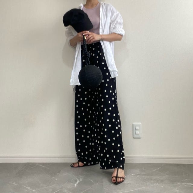 GU ドット パンツ コーデ GU ドット パンツ コーデ 白ブラウス