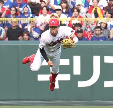 広島ドラ1・平川が救った レーザービームで俊足・岡林本塁補殺「肩に自信がある」も中日ナインあっけ V3以来の開幕連勝