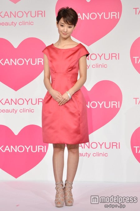 「たかの友梨ビューティクリニック」2013年新CM発表記者会見に出席した剛力彩芽
