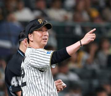 阪神・藤川監督 三冠王の佐藤輝を絶賛「責任感が大きかった」「大黒柱だなと思いますね」