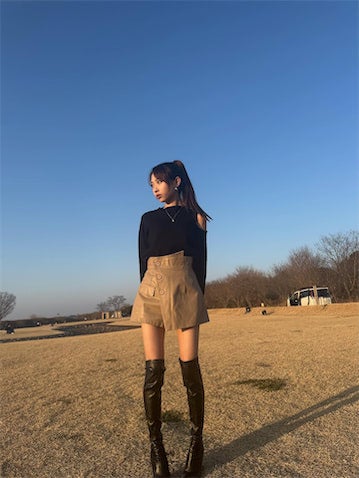 16歳JKモデル・こいろん、“8頭身スタイル”で魅せるミニスカコーデ「綺麗すぎ」「かわいいい」