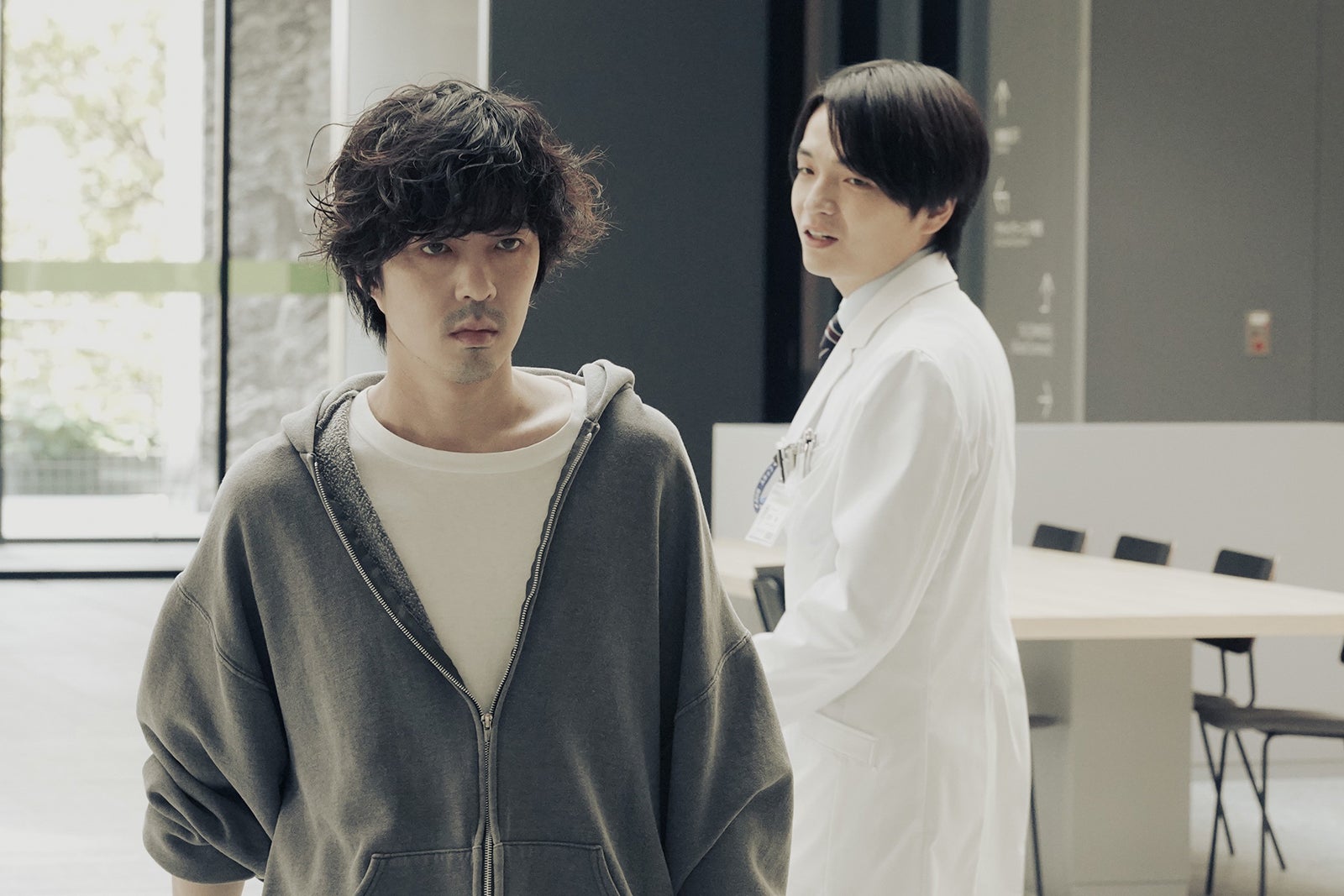 若葉竜也、岡山天音「アンメット ある脳外科医の日記」第4話より（C）カンテレ