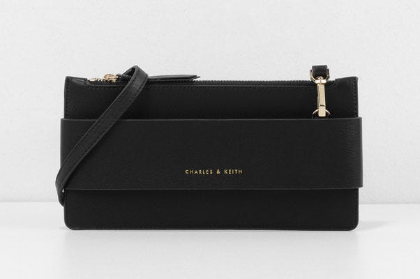 カジュアルジップクローザークラッチ「CHARLES & KEITH」5,940円(税込)/画像提供:CHARLES & KEITH OFFICIAL ONLINE STORE
