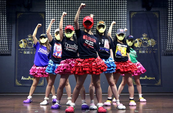 トランプ氏当選を予言していた？仮面女子の応援動画が話題に＜米大統領選＞