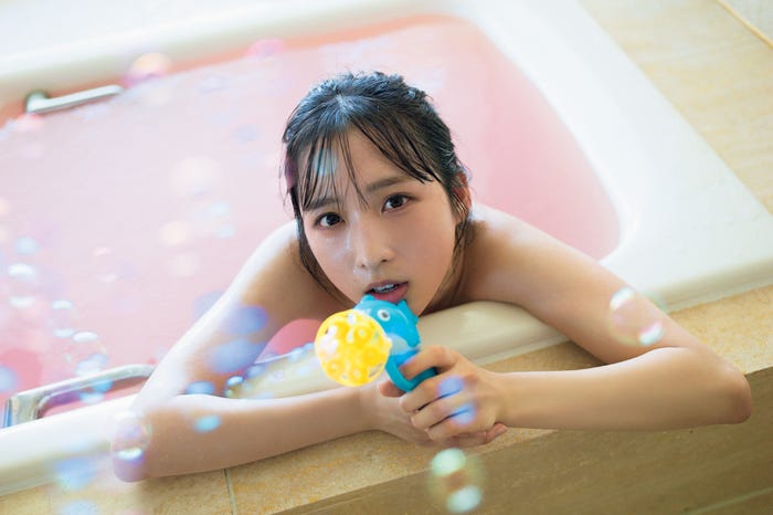 小栗有以/1st写真集「君と出逢った日から」収録カット(C)撮影:細居幸次郎