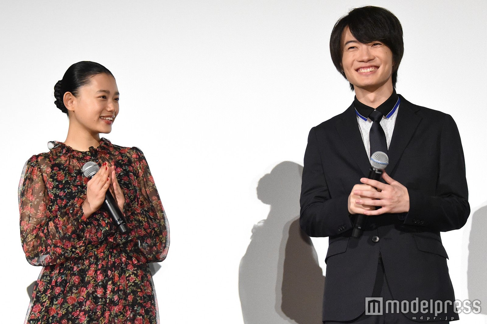 杉咲花、神木隆之介（C）モデルプレス