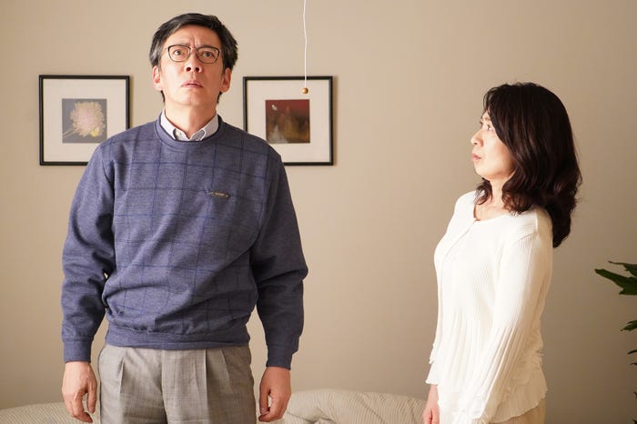 生瀬勝久、長野里美/「あなたの番です」第5話より(C)日本テレビ