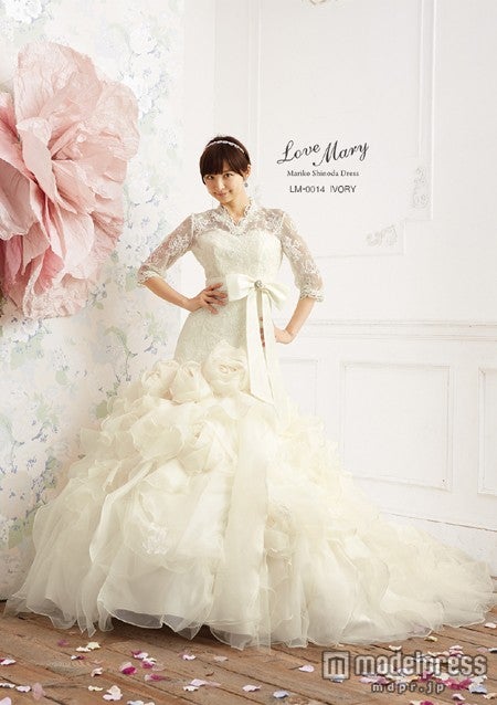 「Love Mary」第4弾となるウェディングドレス姿を披露した篠田麻里子