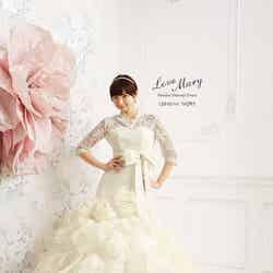 「Love Mary」第4弾となるウェディングドレス姿を披露した篠田麻里子