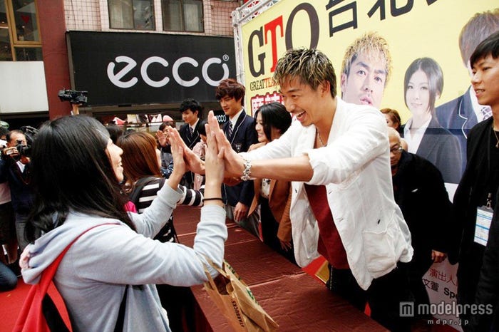 AKIRA/台湾で開かれたファンミーティングの模様