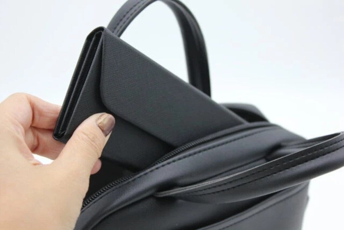 ダイソー　折りたたみメガネケース　持ち運び