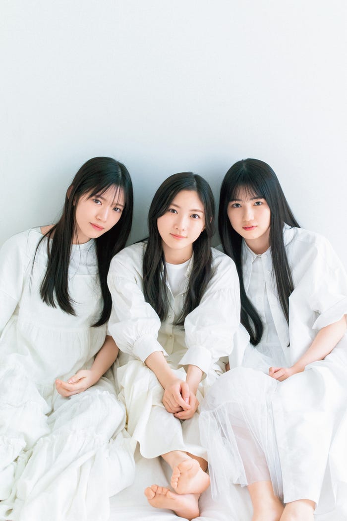 (左から)村山美羽、谷口愛季、的野美青(画像提供:講談社)