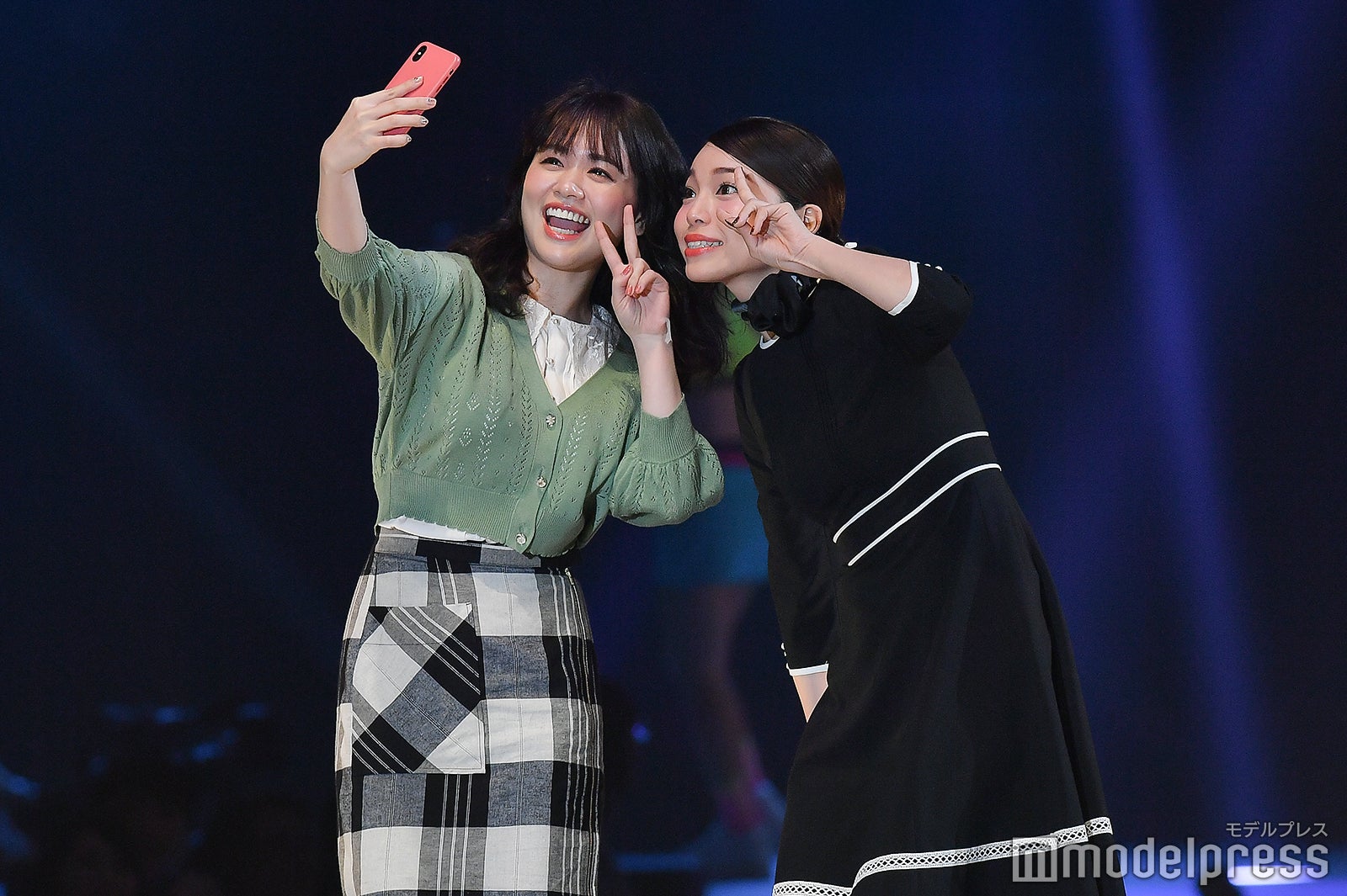 ゆうこす、元美容部員 和田さん／「平成最後のYouTuber祭りステージ」より（C）モデルプレス