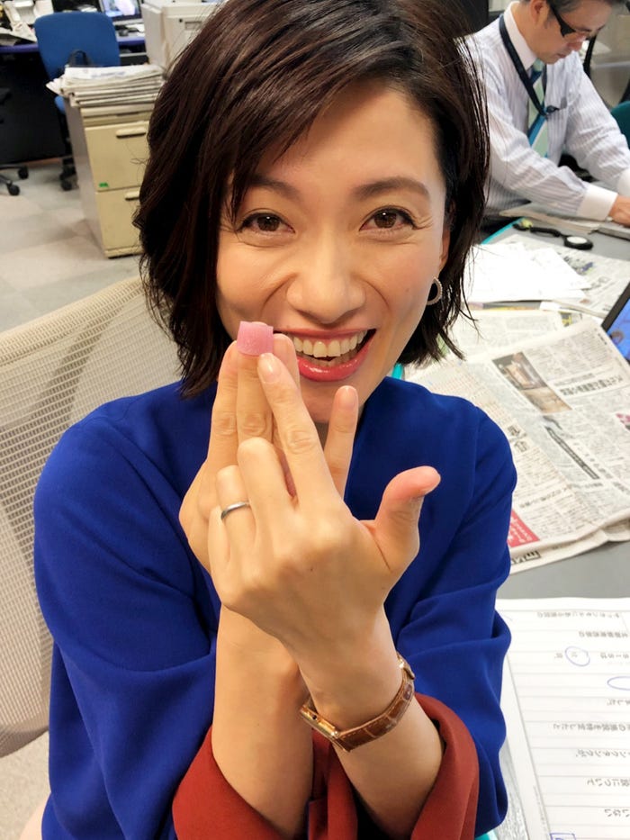 ニュース読む時に欠かせないもの、指サック!/梅津弥英子アナウンサー/提供写真