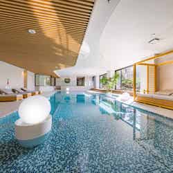 箱根に温泉ホテル「nol hakone myojindai」自家源泉のプールや温泉大浴場、サウナなど様々な温浴体験を用意