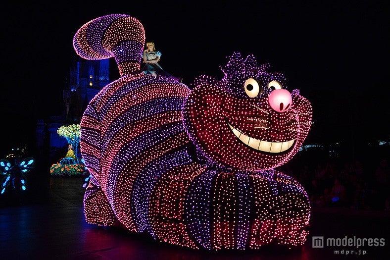 「不思議の国のアリス」アリスとチシャネコ