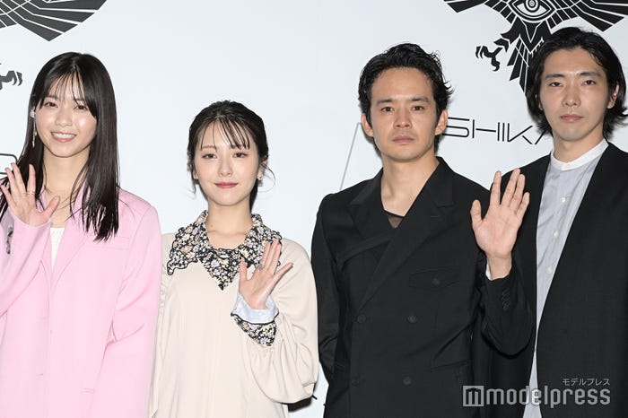 西野七瀬、浜辺美波、池松壮亮、柄本佑 (C)モデルプレス