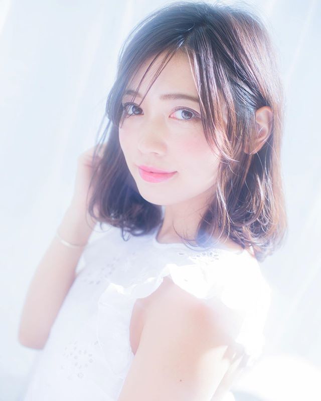 40代のぽっちゃりさんに似合うミディアムヘア 小顔に見えるおすすめスタイル モデルプレス 40代のぽっちゃりさんに似合うミディアムヘア 小顔に見えるおすすめスタイル モデルプレス