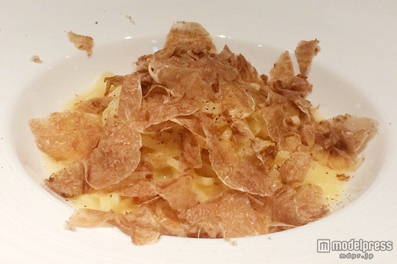 吉瀬美智子が絶賛、“高級トリュフパスタ”が味わえる都内穴場イタリアン
