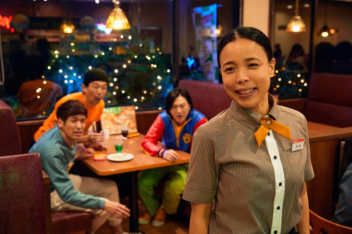 (左から)佐藤隆太、岡田義徳、塚本高史、安藤玉恵(C)石原まこちん/フジテレビ