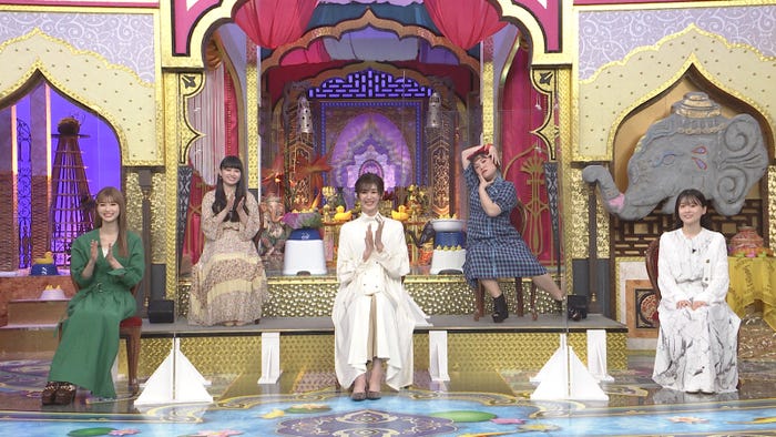 (左から)生見愛瑠、滝口ひかり、栗原恵、バービー、重盛さとみ(C)日本テレビ