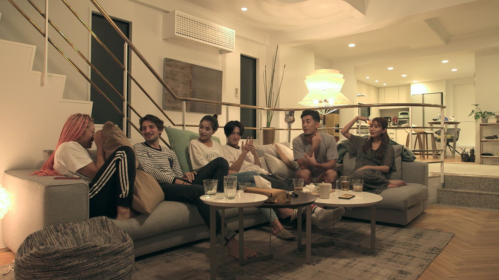 嘘をついた花（左）に驚くメンバーたち「TERRACE HOUSE TOKYO 2019-2020」21st WEEK（C）フジテレビ／イースト・エンタテインメント