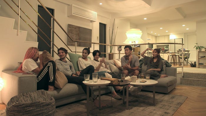 嘘をついた花(左)に驚くメンバーたち「TERRACE HOUSE TOKYO 2019-2020」21st WEEK(C)フジテレビ/イースト・エンタテインメント