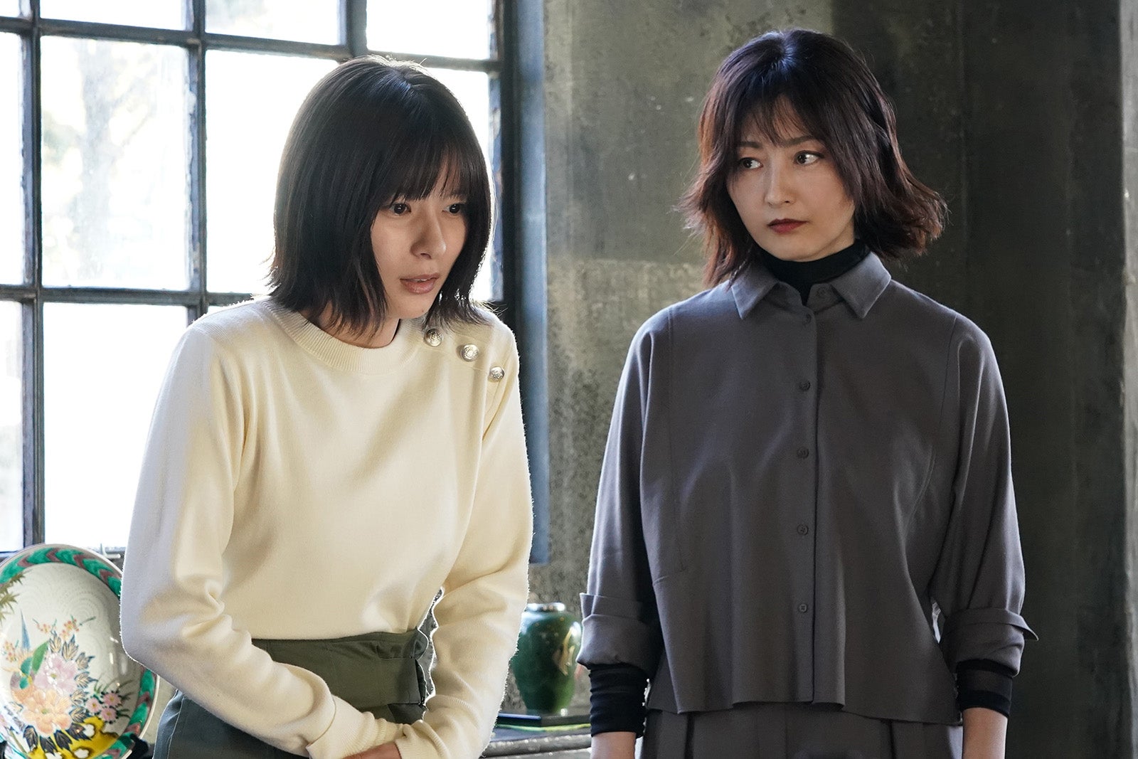 芳根京子、常盤貴子／「それってパクリじゃないですか？」第1話より（C）日本テレビ