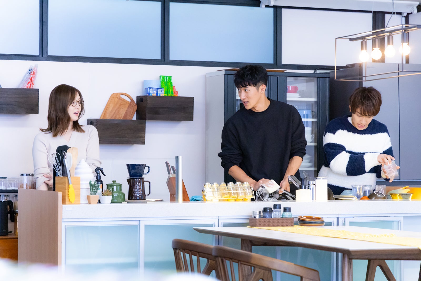 白石麻衣、岩本照、藤原丈一郎（C）テレビ朝日