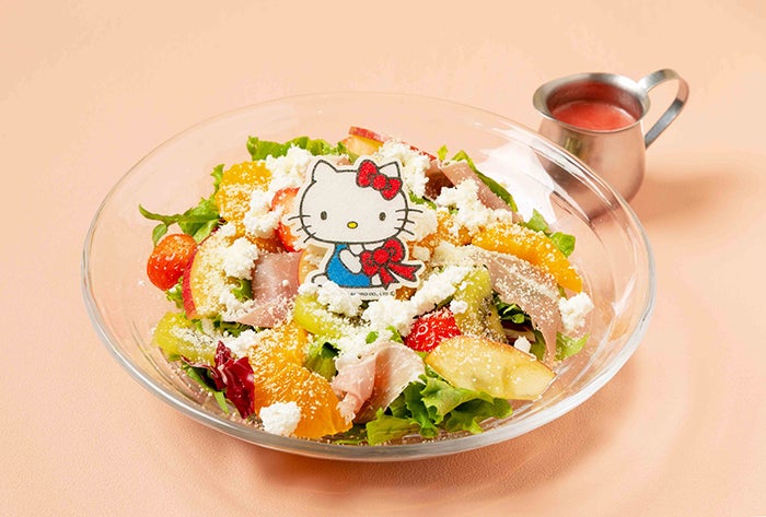 ハローキティの具だくさんフルーツサラダ¥1,280／画像提供：サンリオ