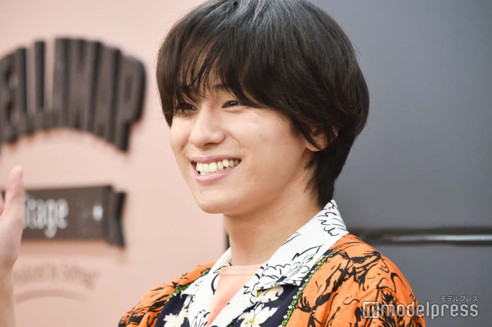 ファンと交流する山下幸輝(C)モデルプレス