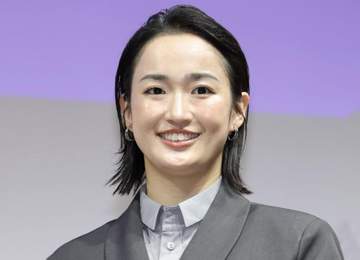 「cuteな制服 まだ高校生のような若さ」 空手女子銀メダリスト「展示会期間中のお客様受付を担当」と報告