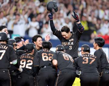 阪神 劇的サヨナラ勝ち 佐藤輝の29号ソロ、大山の14号ソロと2者連発で決着 京セラ熱狂 1-2の九回に逆転
