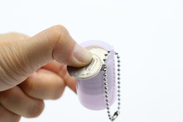 ダイソーの100円玉コインケース クリア 使用例 ダイソーの100円玉コインケース クリア 使用例2