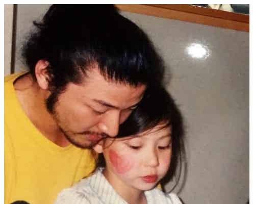 浅野忠信、娘SUMIREが幼い頃の“教育パパ”ショット「素敵すぎる」とファンため息