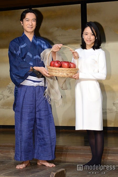 (左から)堺雅人、井上真央