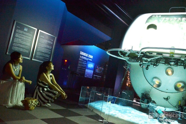 「しんかい2000」／モデル：小林さり、岡田紗佳