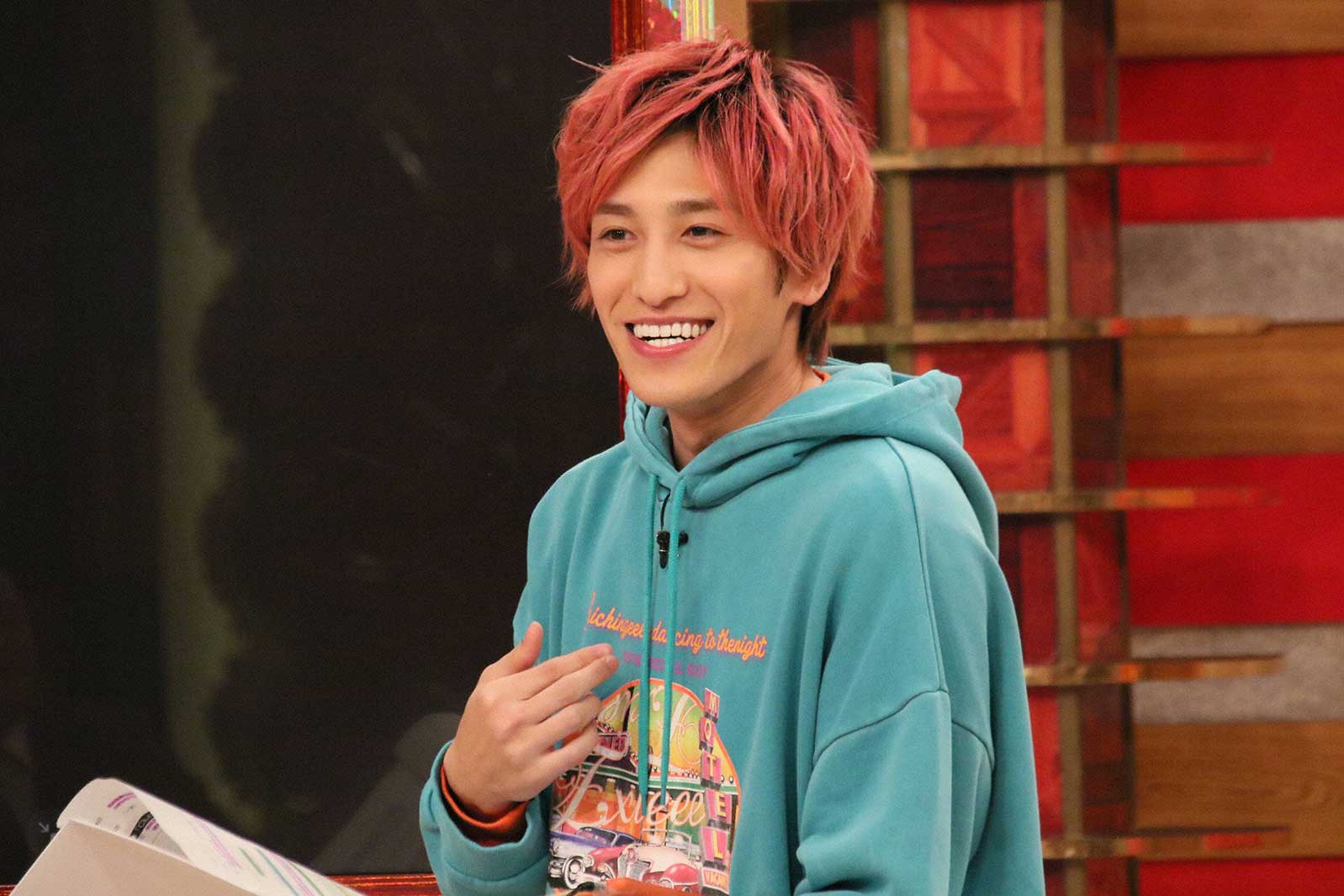 EXIT、さんまに「Clubhouse」解説 スタジオで初体験