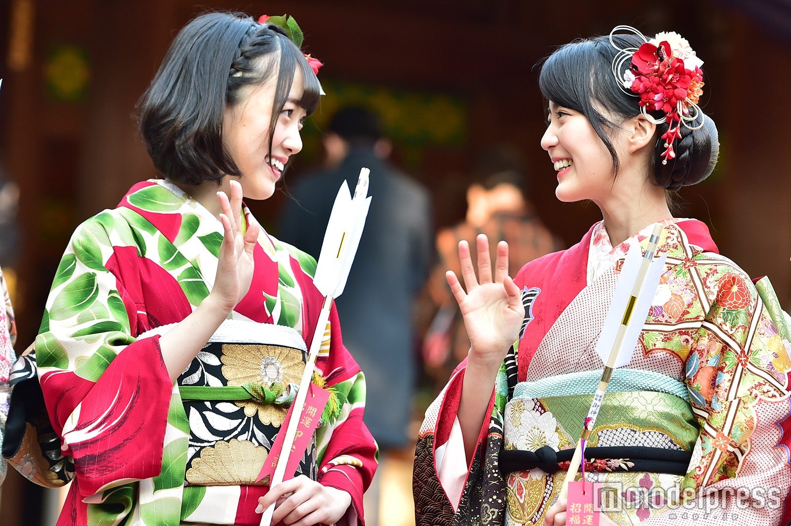 堀未央奈、生田絵梨花（C）モデルプレス