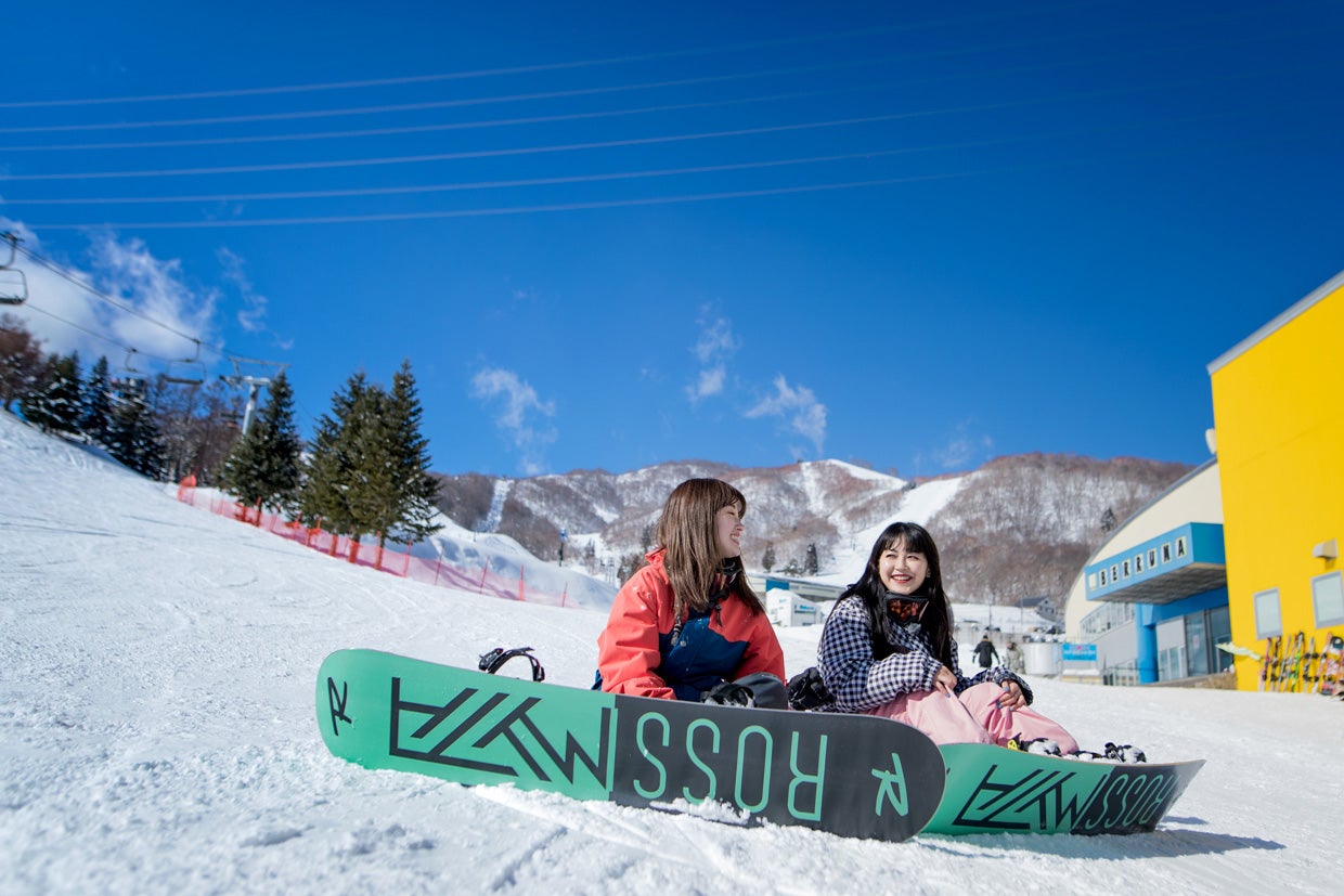 人気のスキー場へ (写真提供：MBS)