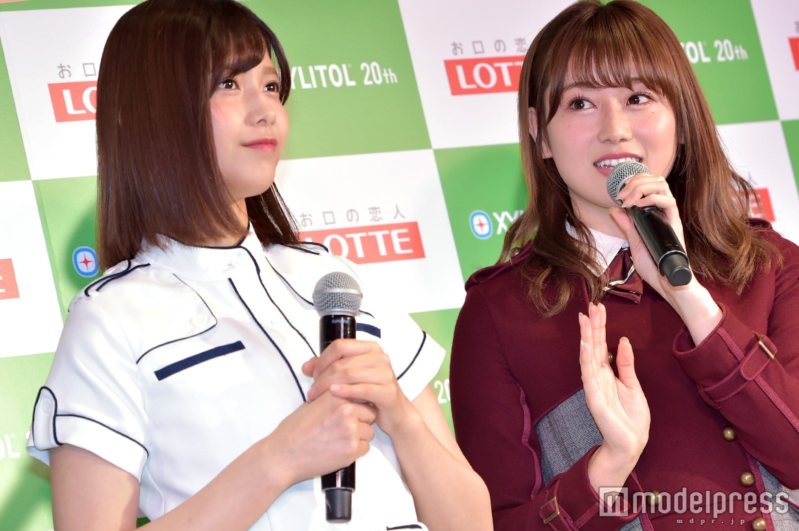 （左から）渡邉理佐、守屋茜 （C）モデルプレス